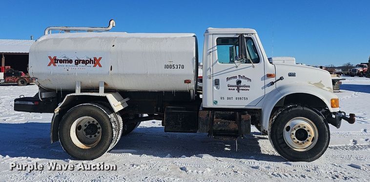 image for item NP9310 2000 International 4700 water truck