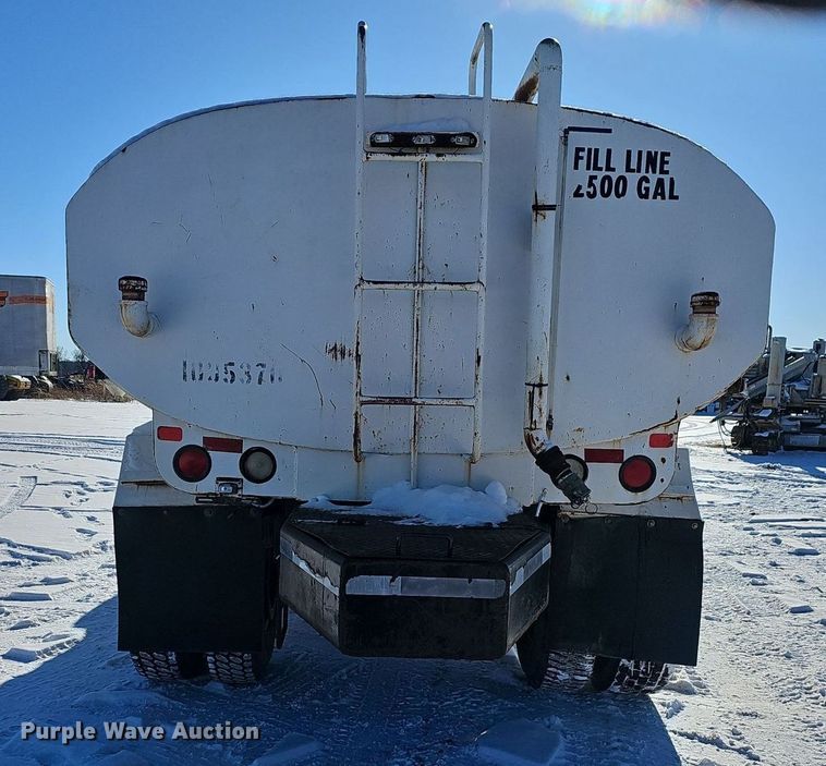 image for item NP9310 2000 International 4700 water truck