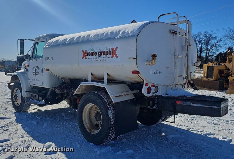 image for item NP9310 2000 International 4700 water truck