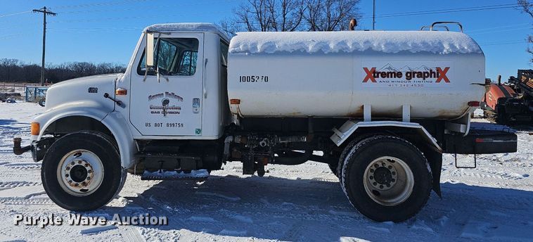 image for item NP9310 2000 International 4700 water truck