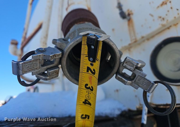 image for item NP9310 2000 International 4700 water truck