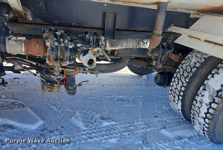 image for item NP9310 2000 International 4700 water truck