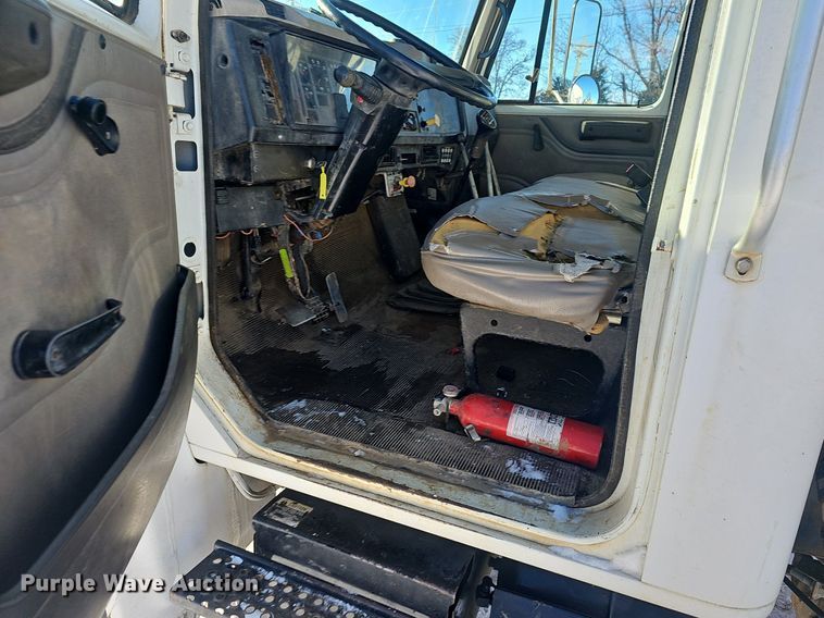 image for item NP9310 2000 International 4700 water truck