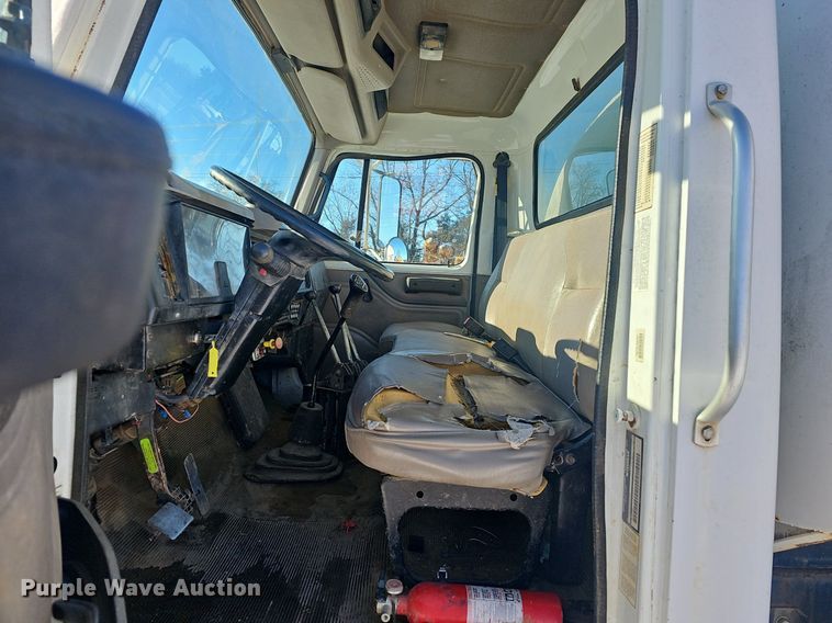 image for item NP9310 2000 International 4700 water truck