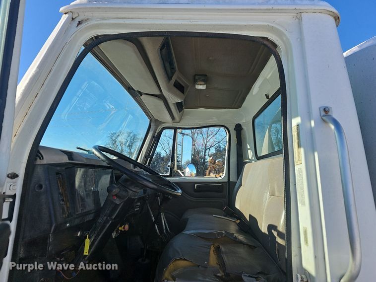 image for item NP9310 2000 International 4700 water truck