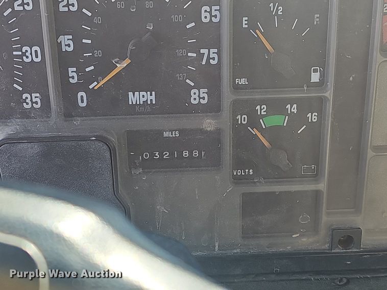 image for item NP9310 2000 International 4700 water truck