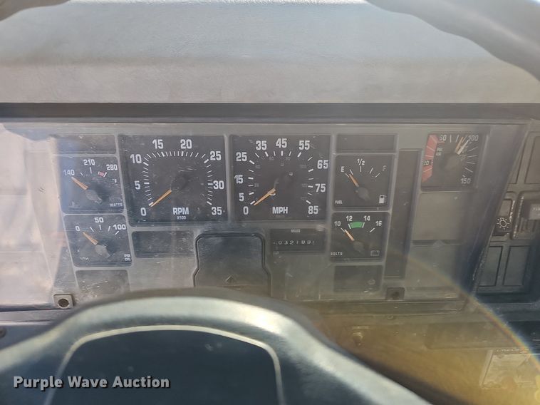 image for item NP9310 2000 International 4700 water truck