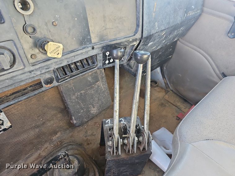 image for item NP9310 2000 International 4700 water truck