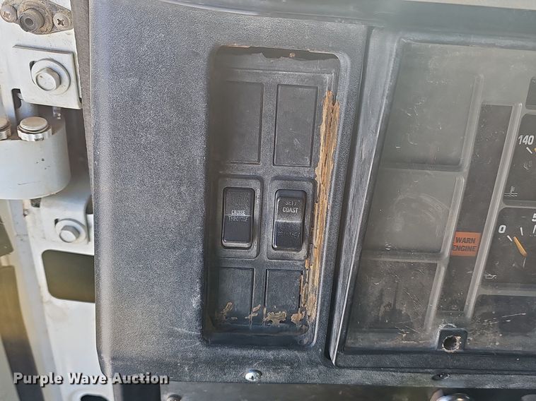 image for item NP9310 2000 International 4700 water truck