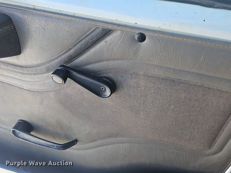 image for item NP9310 2000 International 4700 water truck