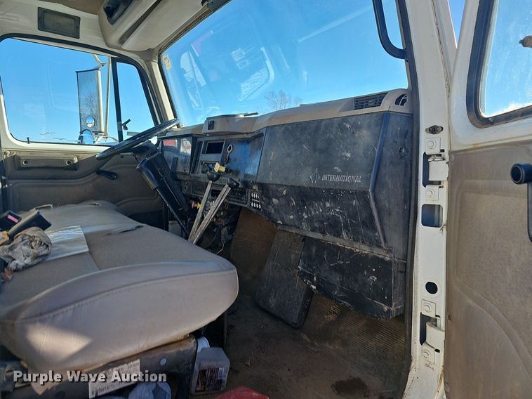 image for item NP9310 2000 International 4700 water truck