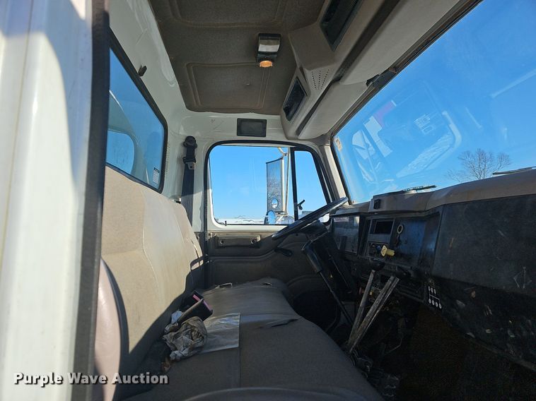 image for item NP9310 2000 International 4700 water truck