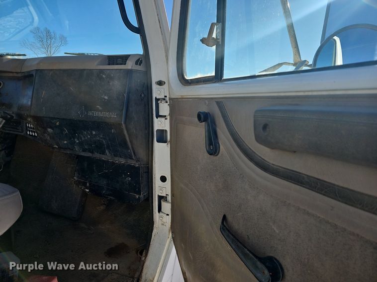 image for item NP9310 2000 International 4700 water truck