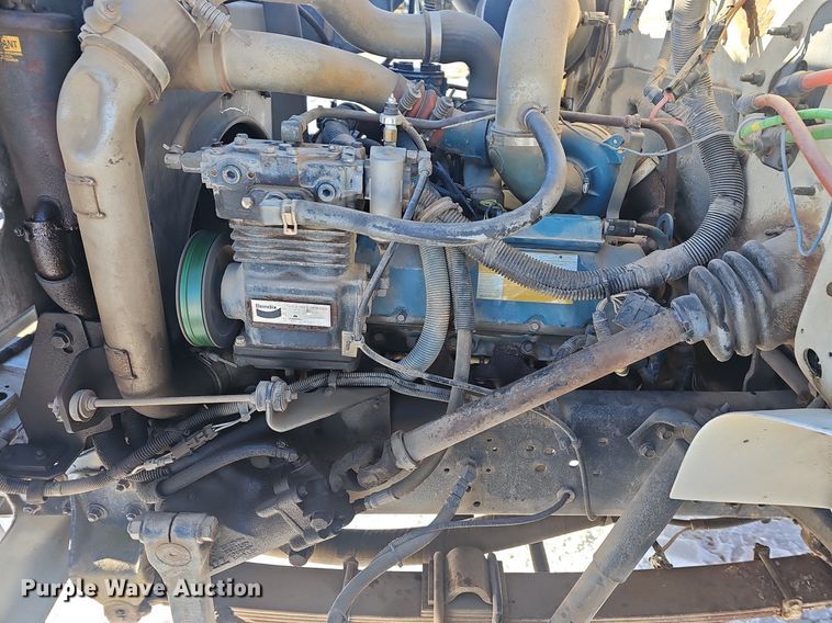 image for item NP9310 2000 International 4700 water truck