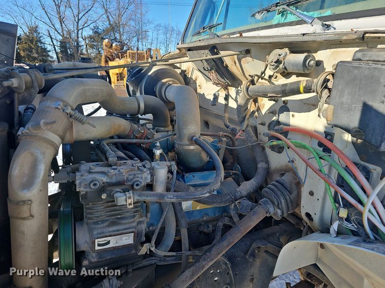 image for item NP9310 2000 International 4700 water truck