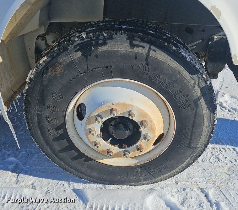 image for item NP9310 2000 International 4700 water truck