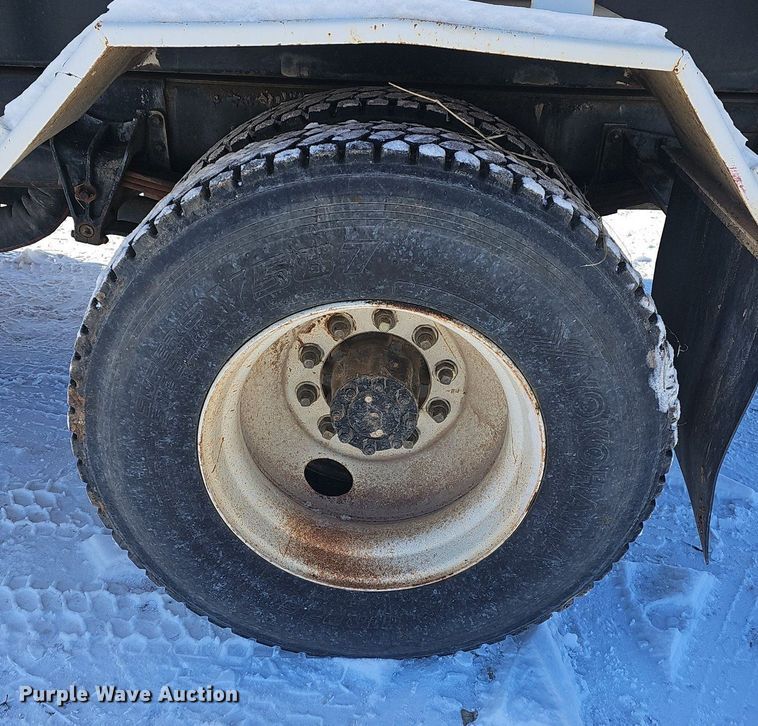 image for item NP9310 2000 International 4700 water truck