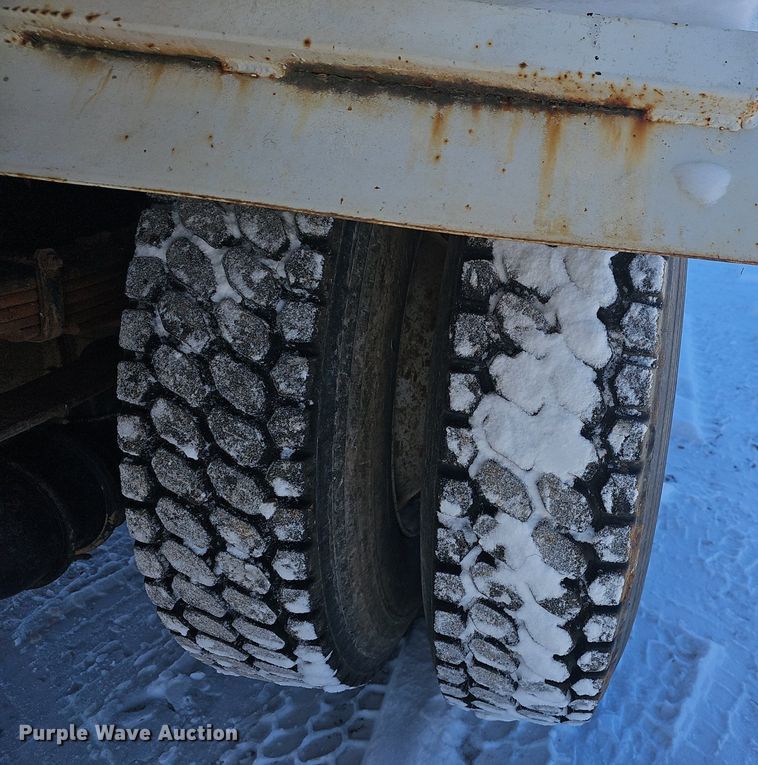 image for item NP9310 2000 International 4700 water truck