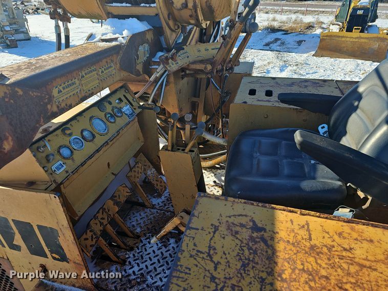 image for item NP9311 1976 Case 1450 pipelayer