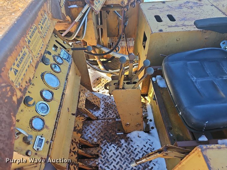 image for item NP9311 1976 Case 1450 pipelayer