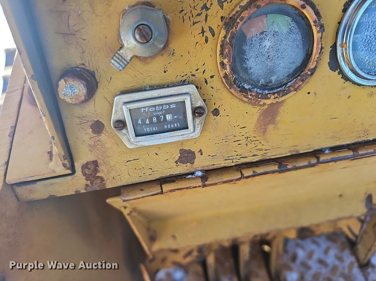 image for item NP9311 1976 Case 1450 pipelayer