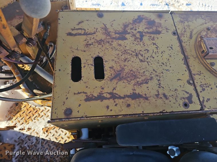 image for item NP9311 1976 Case 1450 pipelayer