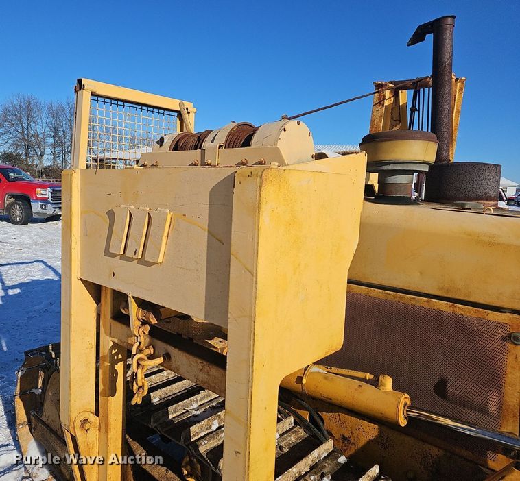 image for item NP9312 1984 John Deere 450D pipelayer