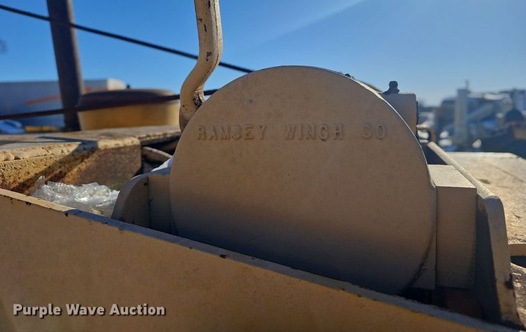 image for item NP9312 1984 John Deere 450D pipelayer