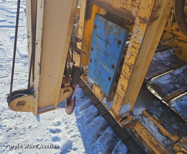 image for item NP9312 1984 John Deere 450D pipelayer