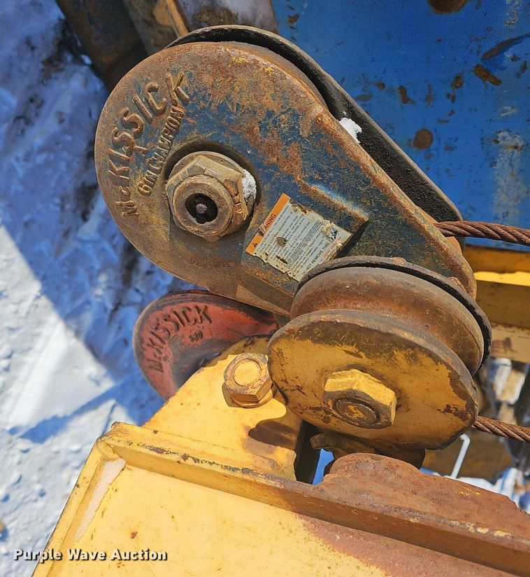 image for item NP9312 1984 John Deere 450D pipelayer