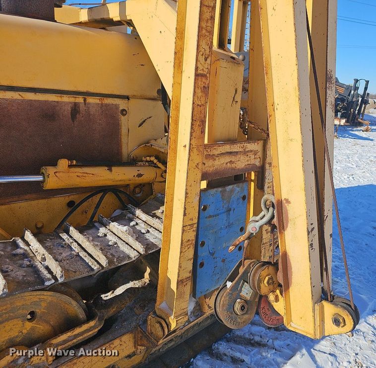 image for item NP9312 1984 John Deere 450D pipelayer