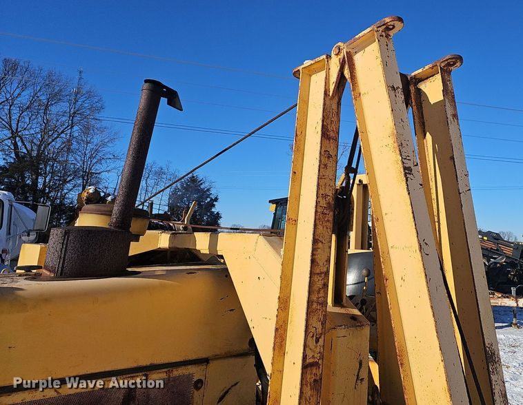 image for item NP9312 1984 John Deere 450D pipelayer