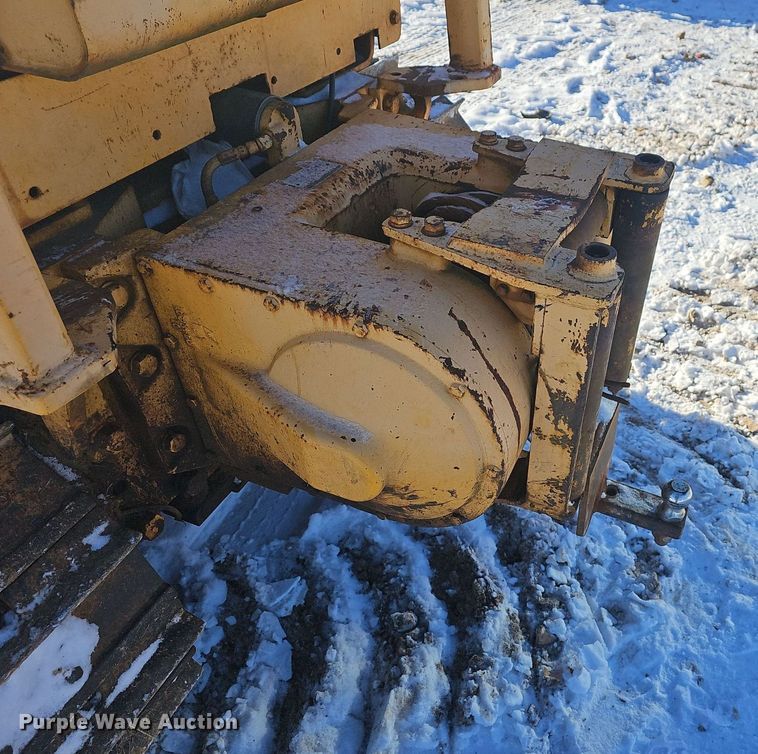 image for item NP9312 1984 John Deere 450D pipelayer