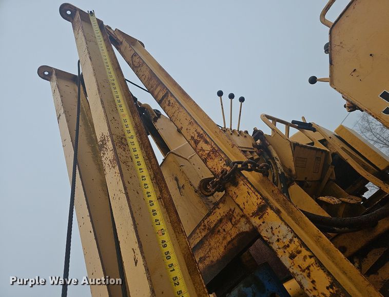 image for item NP9312 1984 John Deere 450D pipelayer