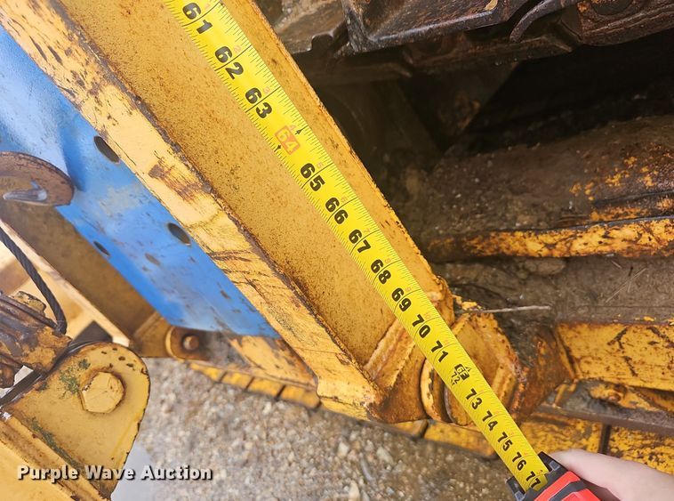 image for item NP9312 1984 John Deere 450D pipelayer