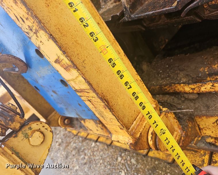 image for item NP9312 1984 John Deere 450D pipelayer