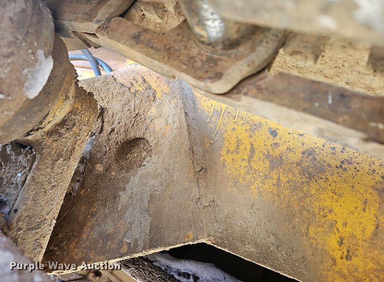 image for item NP9312 1984 John Deere 450D pipelayer