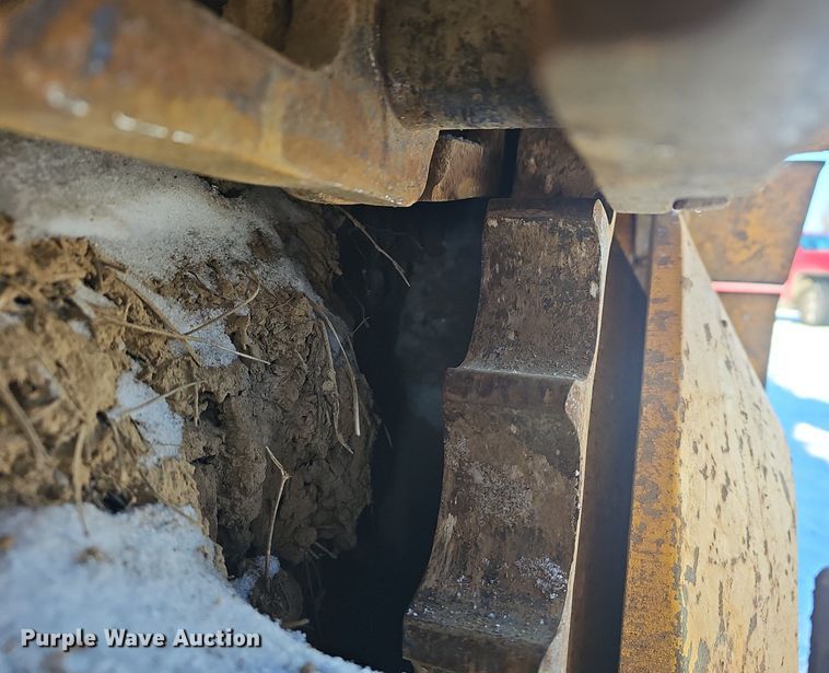 image for item NP9312 1984 John Deere 450D pipelayer