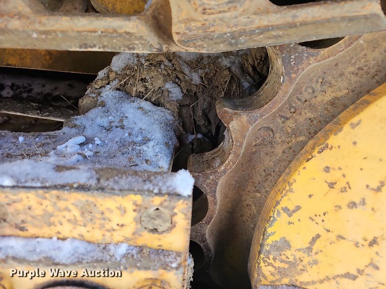 image for item NP9312 1984 John Deere 450D pipelayer