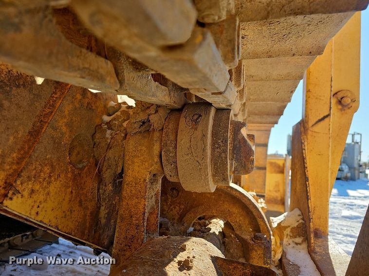 image for item NP9312 1984 John Deere 450D pipelayer