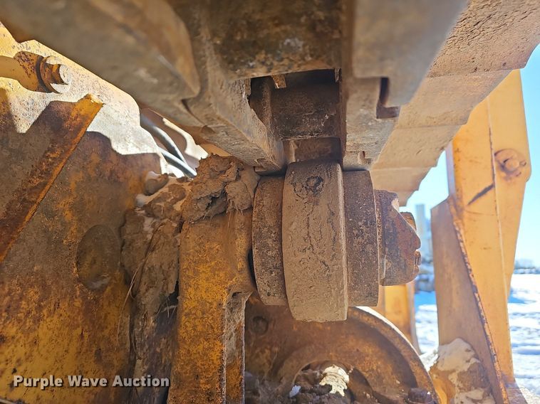 image for item NP9312 1984 John Deere 450D pipelayer