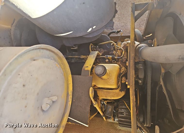 image for item NP9312 1984 John Deere 450D pipelayer