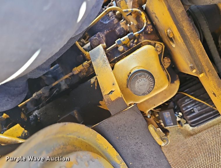 image for item NP9312 1984 John Deere 450D pipelayer