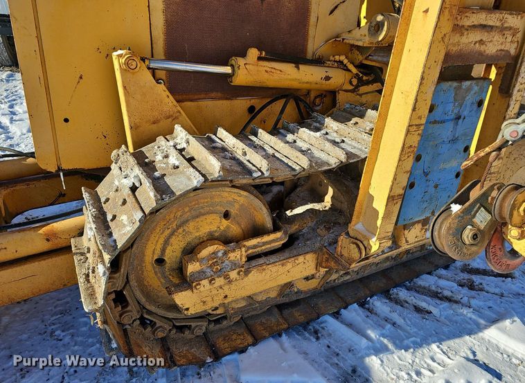 image for item NP9312 1984 John Deere 450D pipelayer