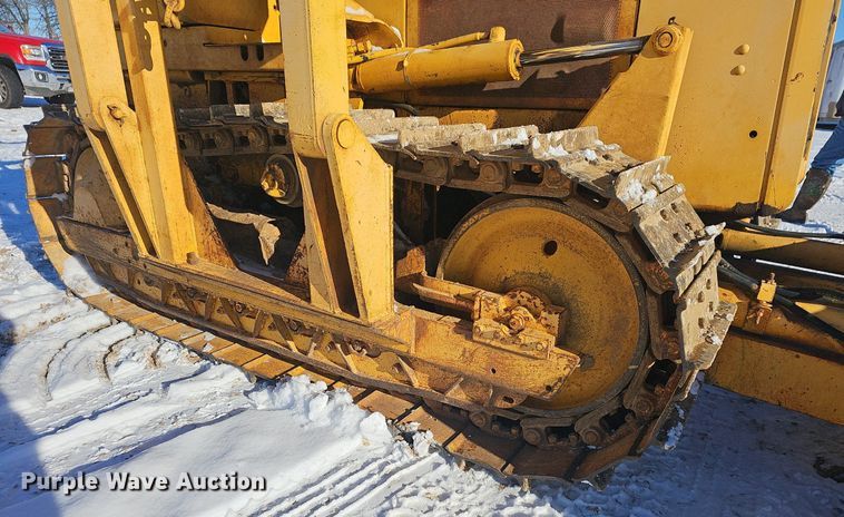 image for item NP9312 1984 John Deere 450D pipelayer