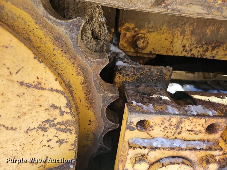 image for item NP9312 1984 John Deere 450D pipelayer