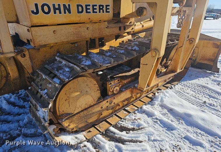 image for item NP9312 1984 John Deere 450D pipelayer
