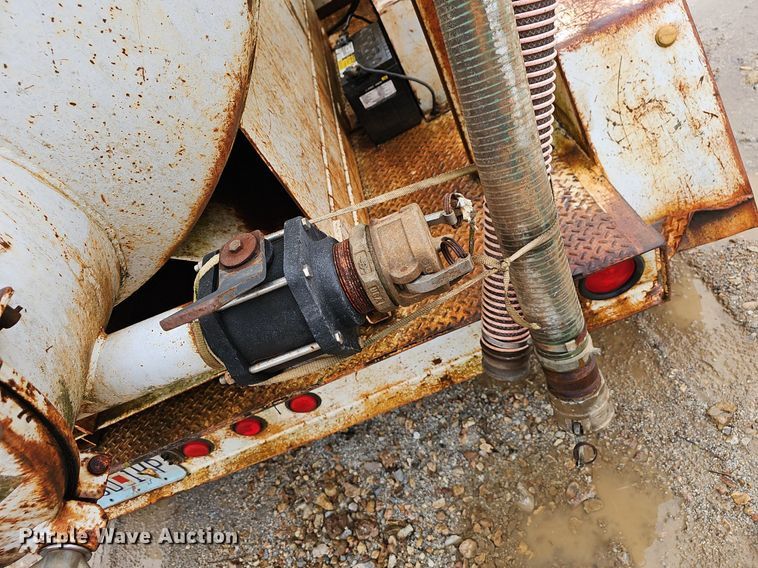 image for item NP9314 1997 Fleming T510 vacuum trailer