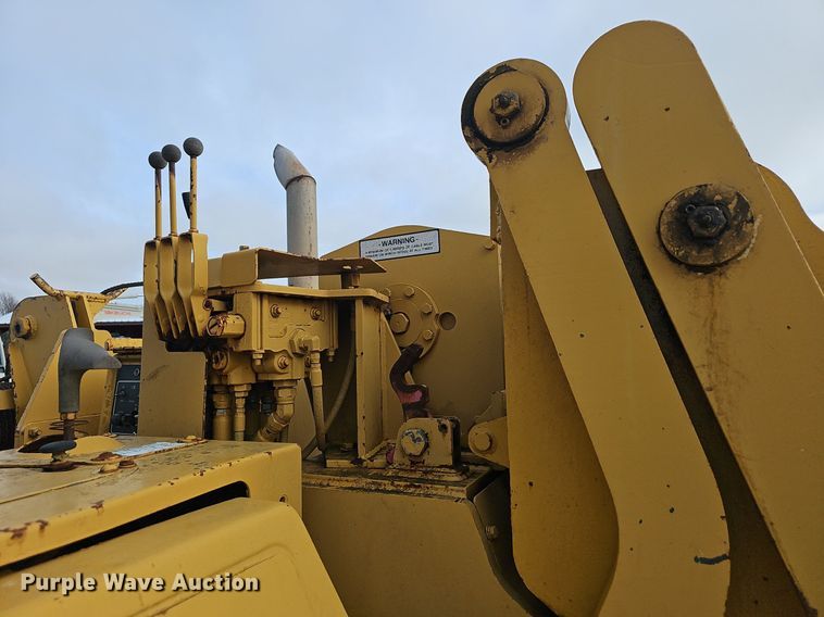image for item NP9319 1994 Caterpillar D4H XL pipelayer