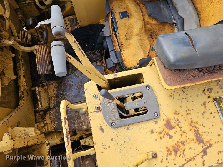 image for item NP9319 1994 Caterpillar D4H XL pipelayer